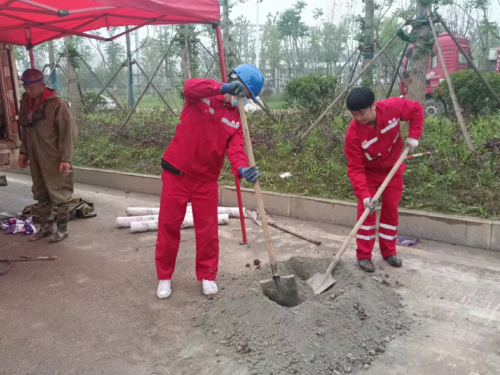港南管道疏通哪家好】及时进行市政管道清淤